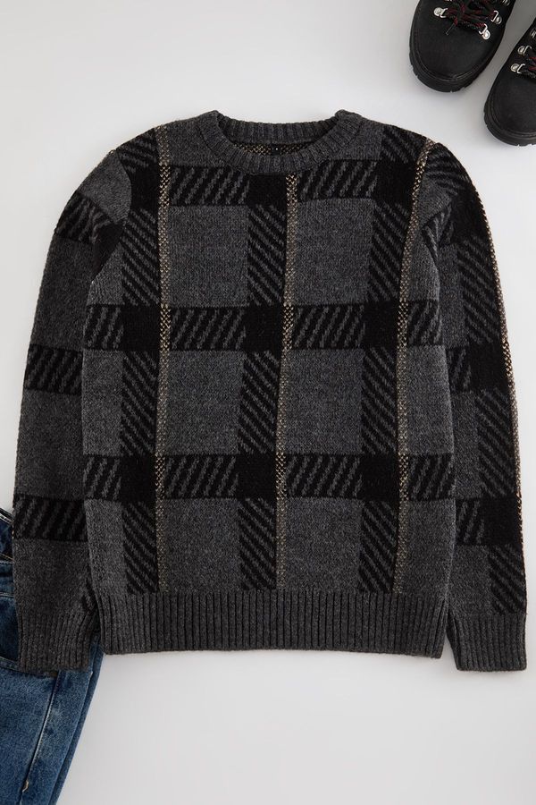 Trendyol Trendyol Anthracite Regular Crew Neck Plaid / Checkered Knitwear Sweater