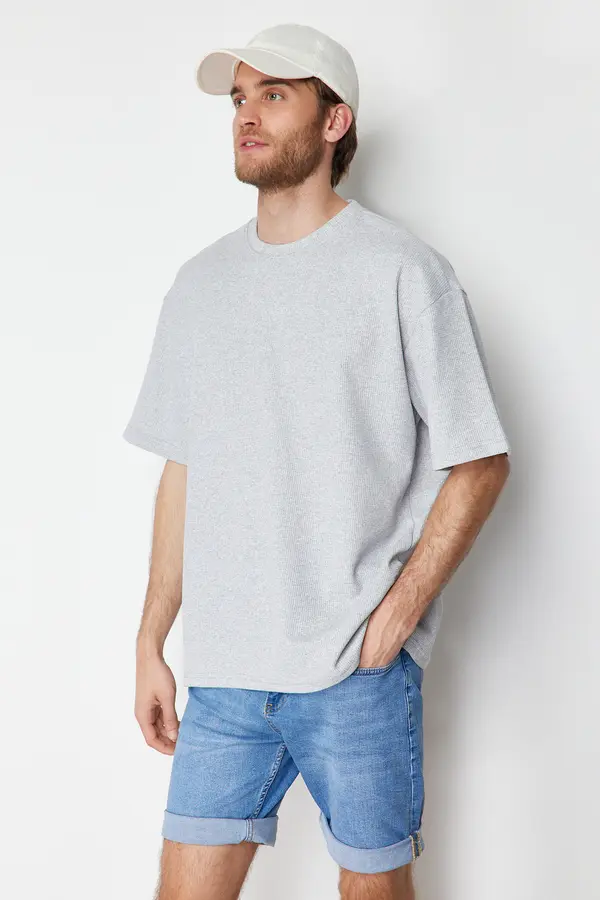Trendyol Trendyol Basic Gray Oversize/Wide Cut Short Sleeve Textured Soild Fabric T-Shirt