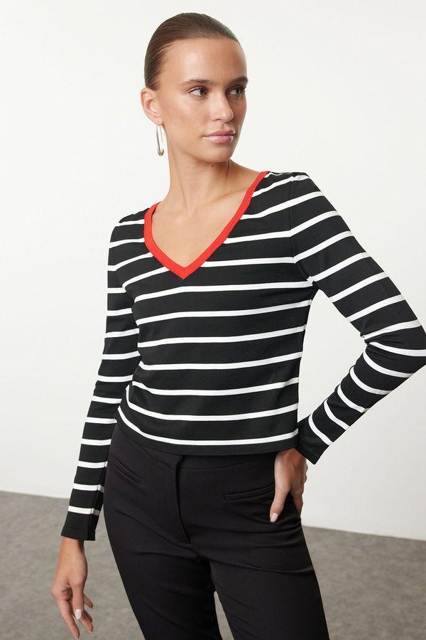 Trendyol Trendyol Black Crop Striped V Neck Knitwear Sweater