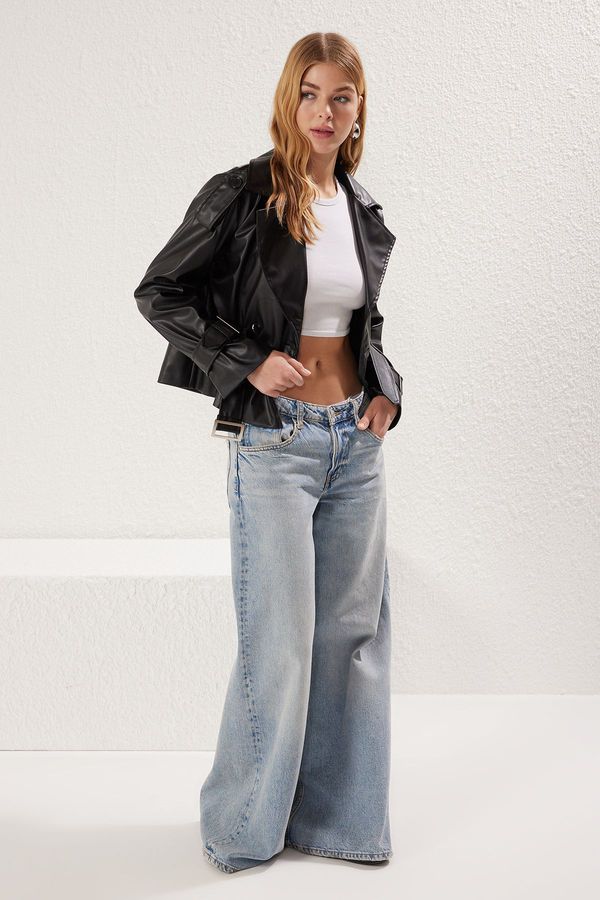 Trendyol Trendyol Black Faux Leather Regular Short Trench Coat