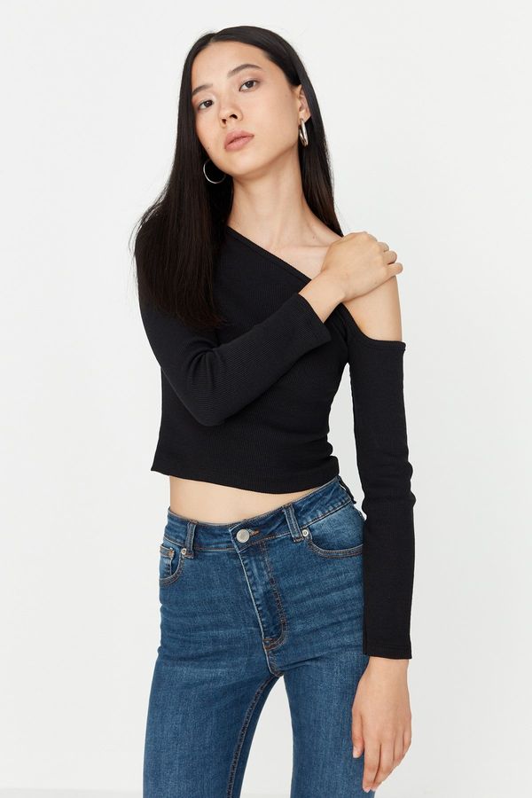 Trendyol Trendyol Black Fitted Asymmetrical Neckline Off Shoulder Ribbed Knitted Blouse