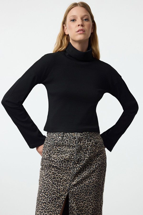 Trendyol Trendyol Black Fitted/High Collar Crop Stretchy Knitted Blouse