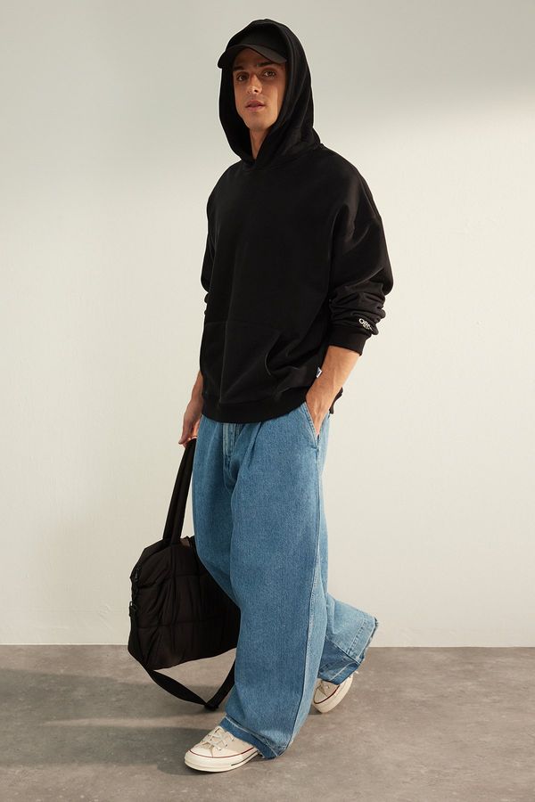 Trendyol Trendyol Black Oversize/Wide Cut Embroidered Label Soft Fabric Thick Sweatshirt