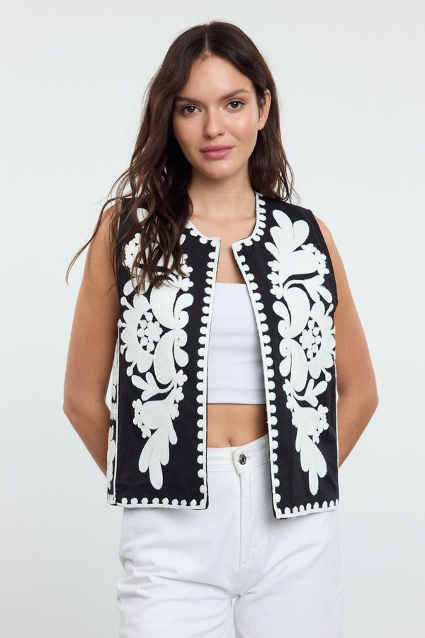 Trendyol Trendyol Black Patterned Embroidered Woven Vest