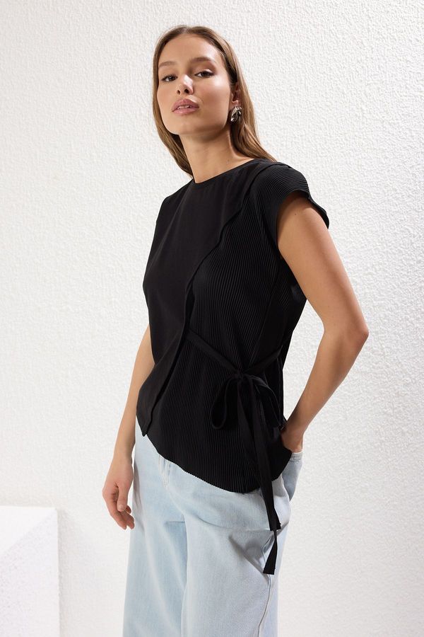 Trendyol Trendyol Black Pleated and Tied Detail Relaxed Pattern Knitted Blouse