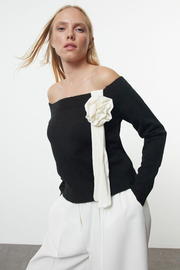 Trendyol Trendyol Black Rose Detailed Boat Neck Knitwear Sweater