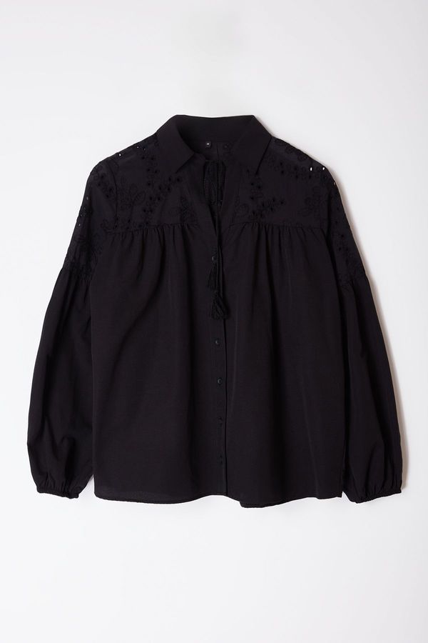 Trendyol Trendyol Black Shoulder and Sleeves Embroidery Lace Detailed Woven Shirt