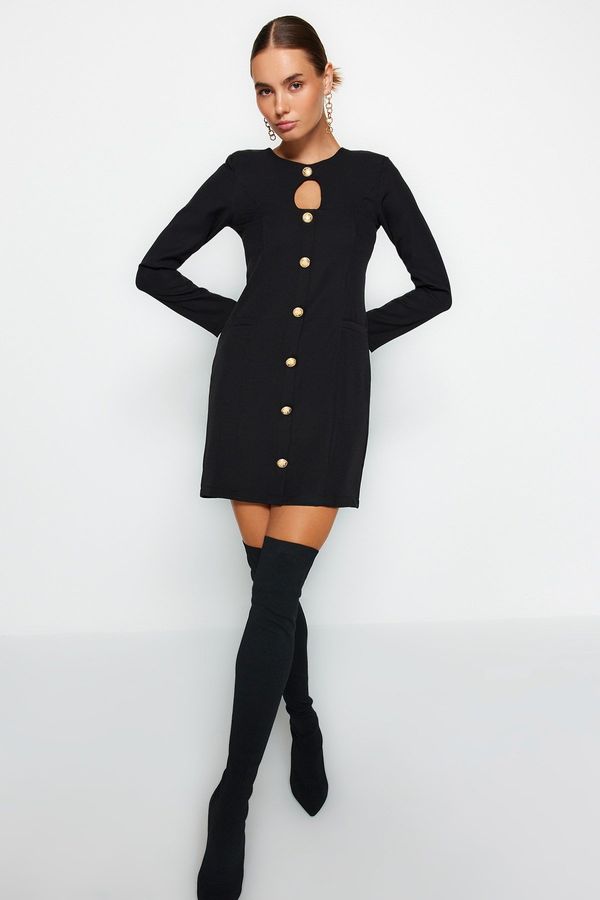 Trendyol Trendyol Black Straight Cut Mini obleka s tkano obleko s podrobnostmi gumba