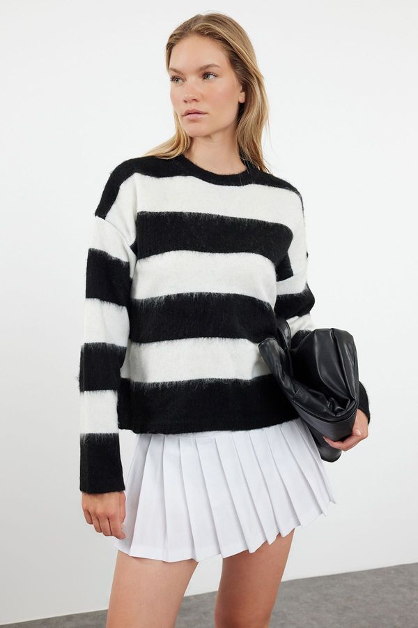 Trendyol Trendyol Black Striped Crew Neck Knitwear Sweater