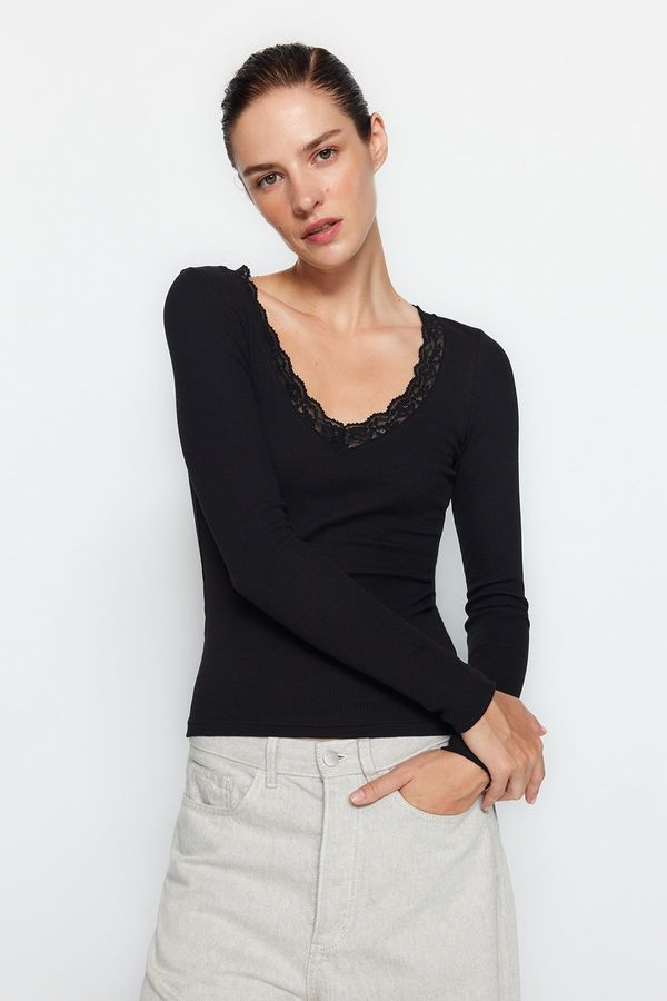 Trendyol Trendyol Black V-Neck Lace Detailed Ribbed Fitted Cotton Stretchy Knitted Blouse