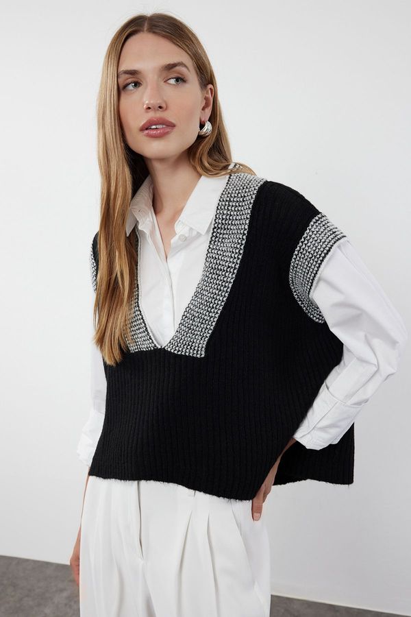 Trendyol Trendyol Black Wide Fit Soft Textured Color Block Knitwear Sweater