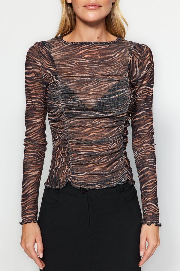 Trendyol Trendyol Brown Animal Patterned Special Textured Slim Crew Neck Blouse