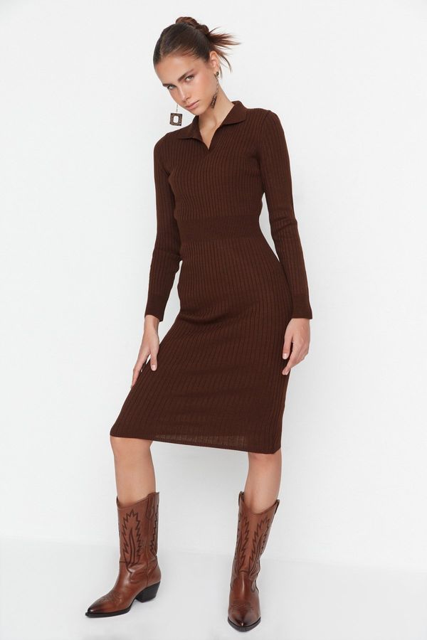 Trendyol Trendyol Brown Brown Midi pletenine Polo vrat obleka