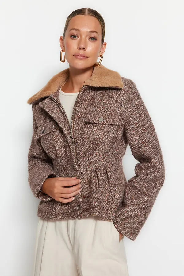 Trendyol Trendyol Brown Premium plišasti ovratnik z žigom