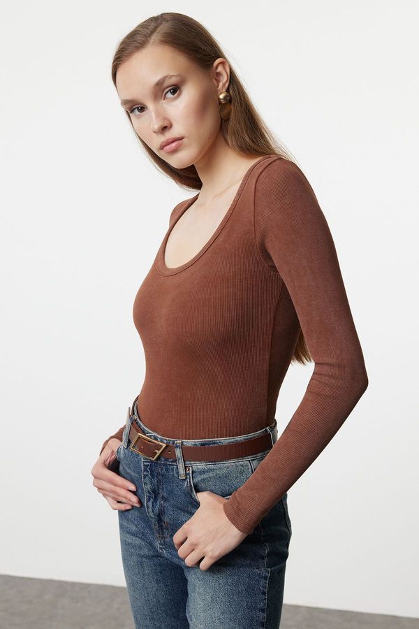 Trendyol Trendyol Brown Vintage/Faded Effect Ribbed Pool Neck Fitted Cotton Knitted Blouse