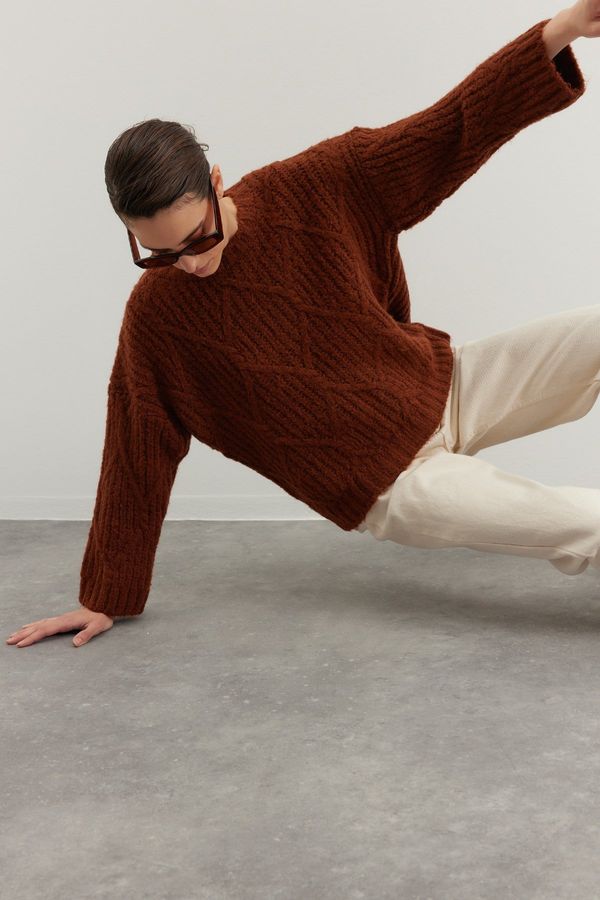Trendyol Trendyol Brown Wide fit Mehki teksturirani pulover za pletenine
