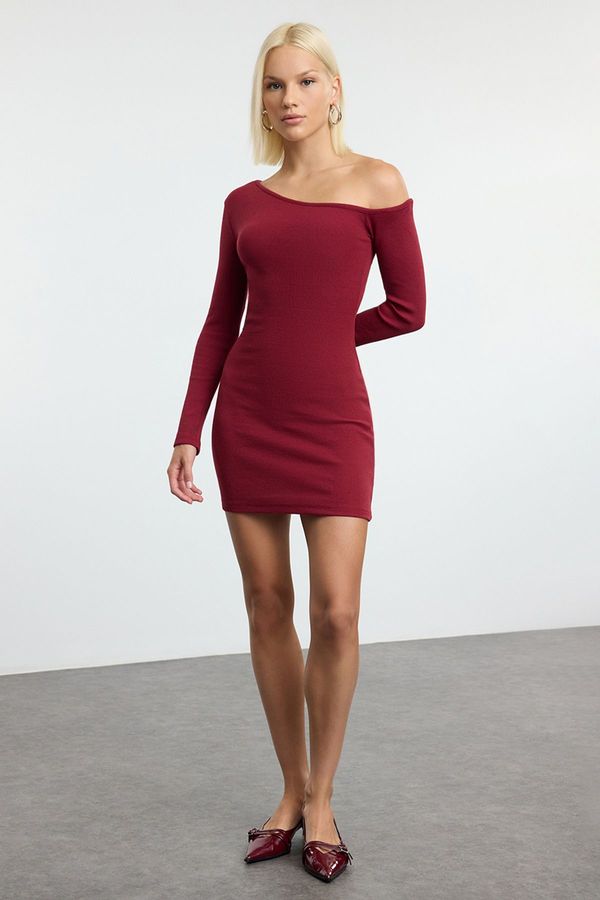 Trendyol Trendyol Burgundy Fitted Asymmetrical Neckline Off Shoulder Mini Ribbed Flexible Knitted Pencil Dress