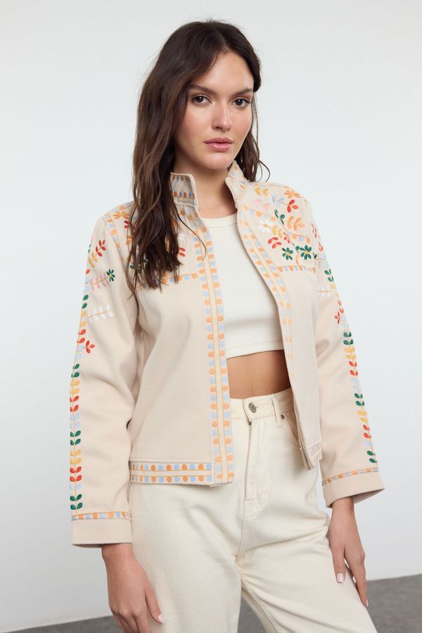 Trendyol Trendyol Cream Embroidered Stamped Woven Jacket