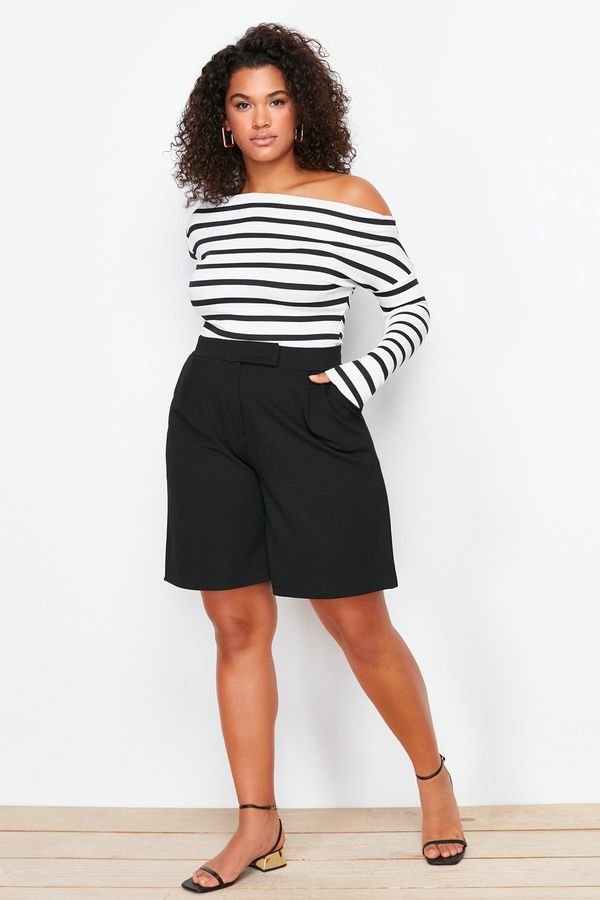 Trendyol Trendyol Curve Black Pleated Detailed Shorts & Bermuda