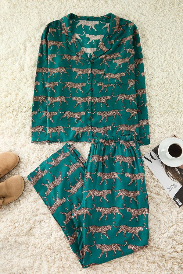 Trendyol Trendyol Curve Emerald Green Shirt Collar Tiger Patterned Woven Pajama Set