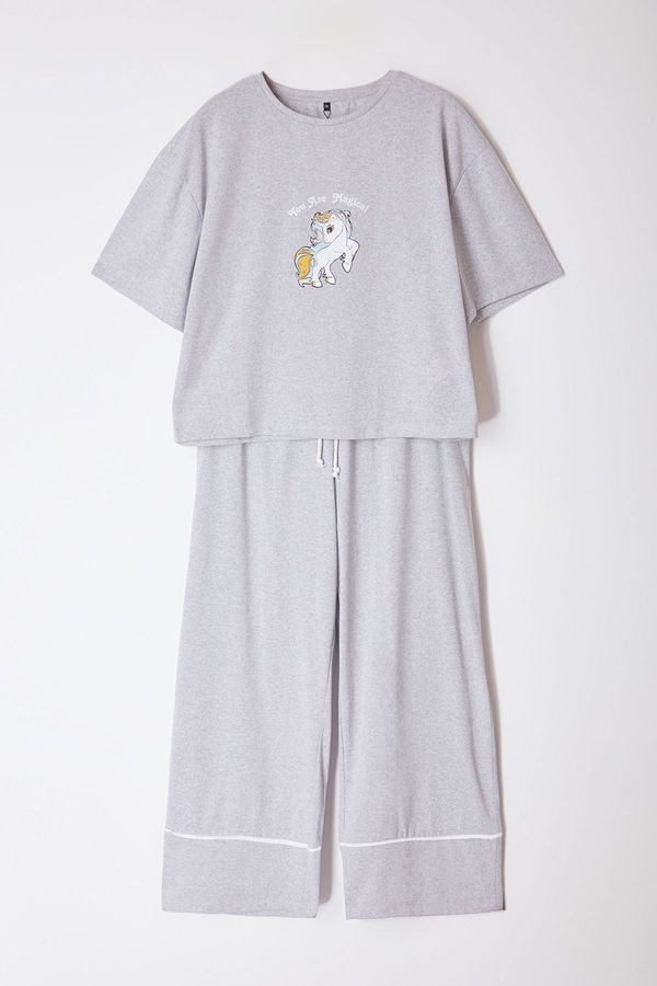 Trendyol Trendyol Curve Grey Printed Wide Leg Crop Boy Knitted Pajama Set