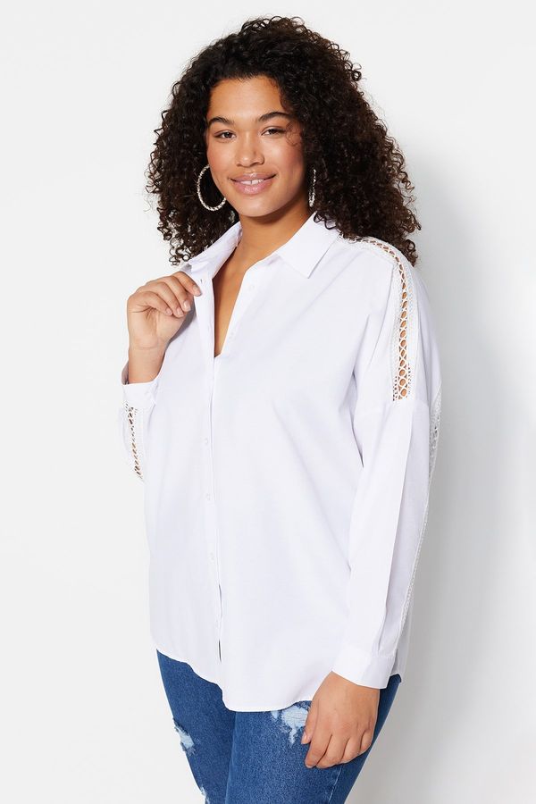 Trendyol Trendyol Curve White Oversized Woven Shirt with Stripe Detail on the Shoulders.