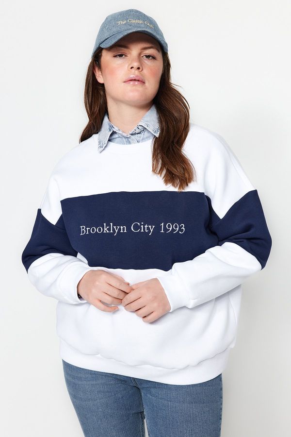 Trendyol Trendyol Curve White Thick Fleece Inside Embroidery Detailed Knitted Sweatshirt