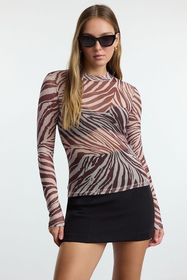 Trendyol Trendyol Dark Brown Zebra Patterned Fitted/Body-Sit Stand-Up Collar Tulle Flexible Knitted Blouse