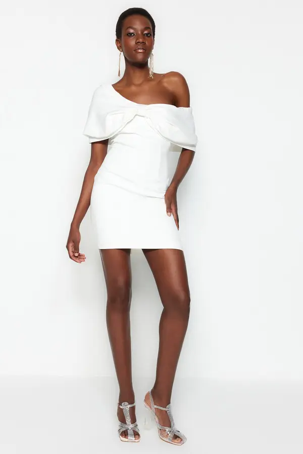 Trendyol Trendyol Ecru opremljena tkana poročna večerna obleka