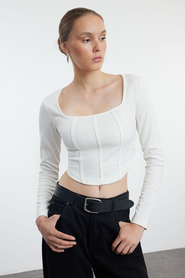 Trendyol Trendyol Ecru Piping Detailed Square Neck Fitted Crop Interlock Knitted Blouse