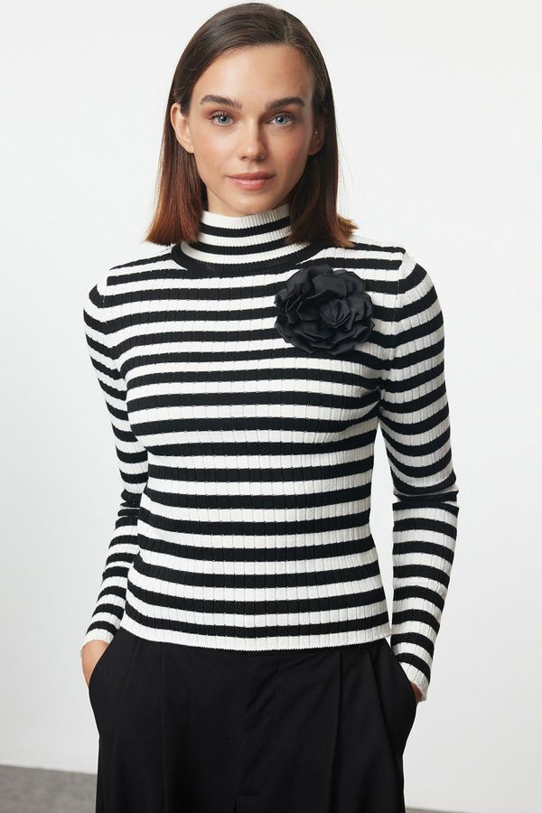 Trendyol Trendyol Ecru Rose Detailed Ribbed Stand Collar Striped Knitwear Sweater