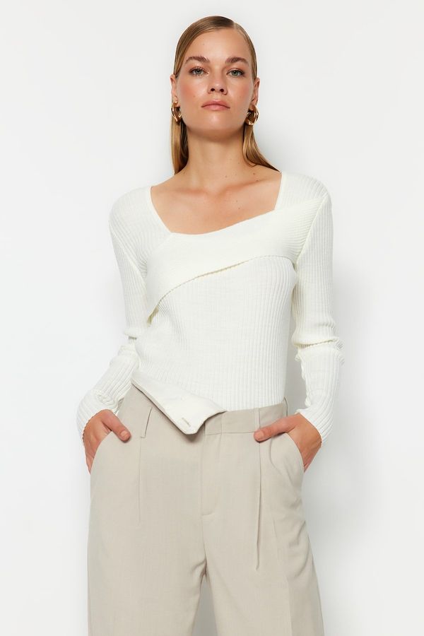 Trendyol Trendyol Ecru Square Collar Knitwear Sweater