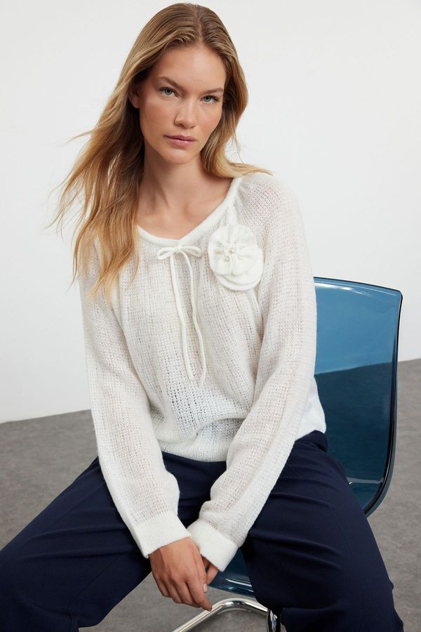 Trendyol Trendyol Ecru Transparent Rose Detailed Knitwear Sweater