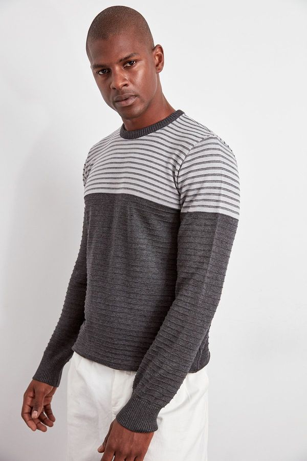 Trendyol Trendyol Grey Slim Fit Crew Neck Striped Knitwear Sweater