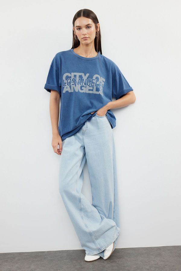 Trendyol Trendyol Indigo Oversize/Wide Pattern Slogan Printed Washable 100% Cotton Knitted T-Shirt