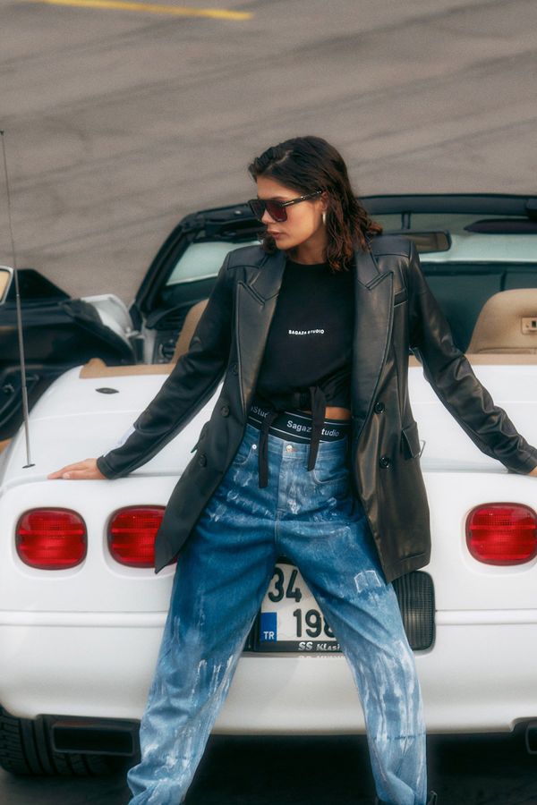 Trendyol Trendyol jakna - črna - redno prileganje