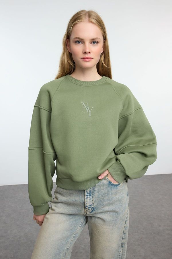 Trendyol Trendyol Khaki Crew Neck Regular Fit Embroidered Thick Inside Fleece Knitted Sweatshirt