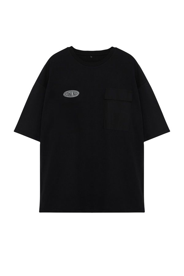 Trendyol Trendyol Large Size Black Oversize Pocket Detailed Printed 100% Cotton Comfortable T-Shirt