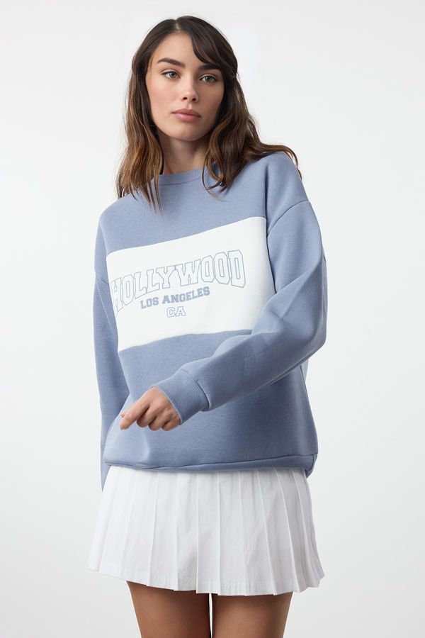 Trendyol Trendyol Light Blue Color Blocked Slogan Printed Oversize Fit Thick Inside Fleece Knitted Sweatshirt