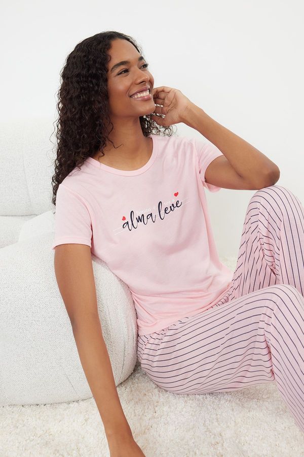 Trendyol Trendyol Light Pink Slogan Printed Striped Knitted Pajama Set