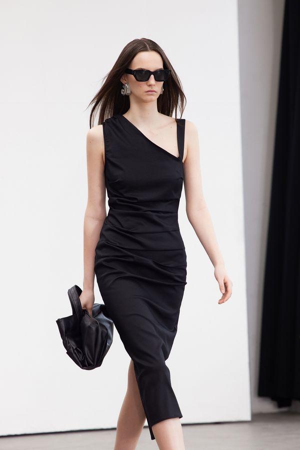Trendyol Trendyol Limited Edition Black Body-Fitting Asymmetrical Neck Detailed Midi Woven Dress