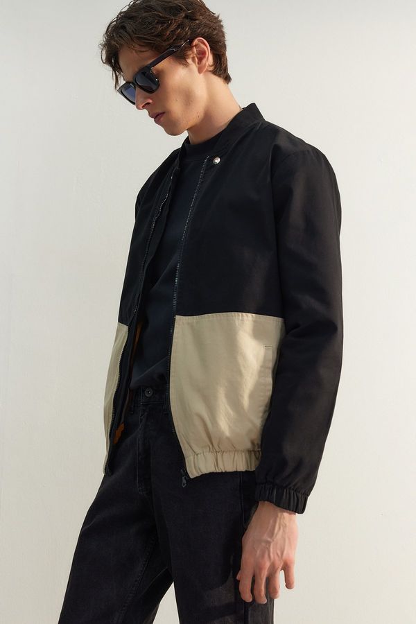 Trendyol Trendyol Limited Edition Črna moška bombniška ovratnica, barvni blok z dolgimi rokavi, dvojna žepna jakna.