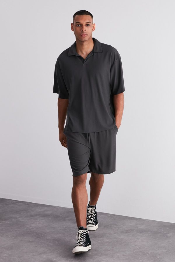 Trendyol Trendyol Limited Edition Smoked Oversize/Wide Cut Textured Wrinkle-Resistant Ottoman Shorts