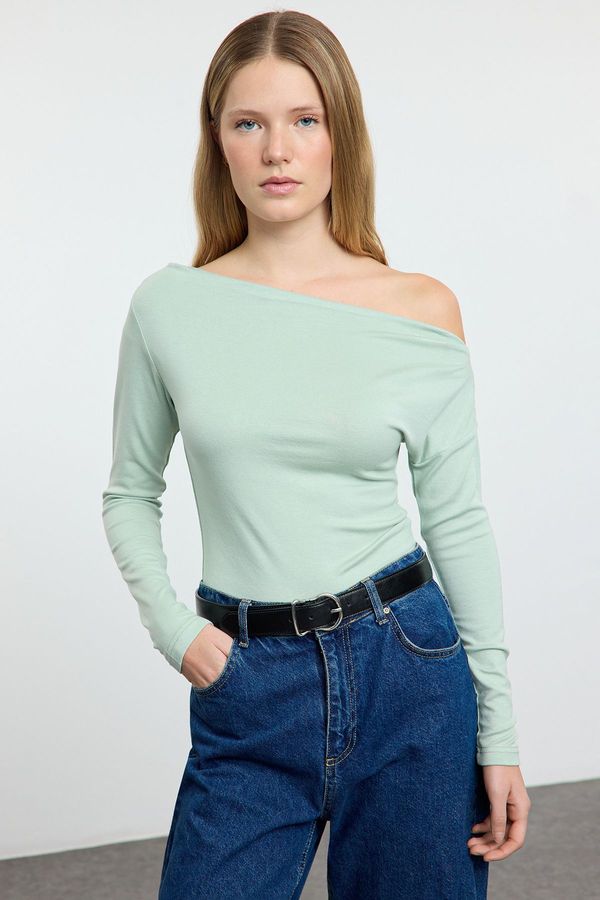 Trendyol Trendyol Mint Plain Premium Soft Fabric Fitted/Fits the Body Boat Neck Knitted Blouse