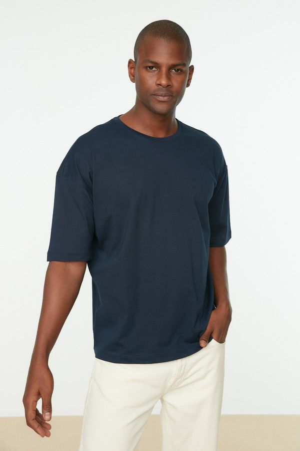 Trendyol Trendyol Navy Blue Moška sproščena/udobna kroj 100% bombažna majica s tiskanjem besedila