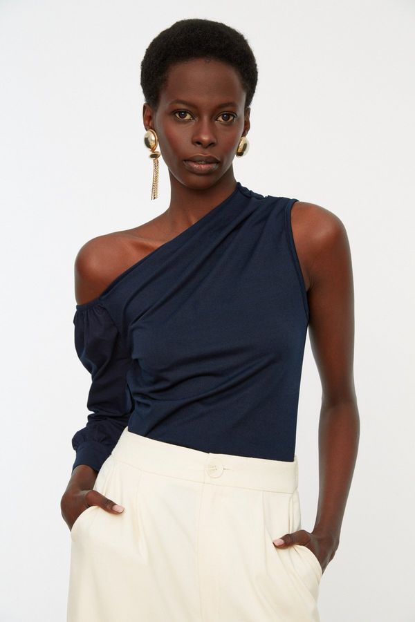 Trendyol Trendyol Navy Blue One-Shoulder Asymmetrical Collar Crepe Knitted Blouse