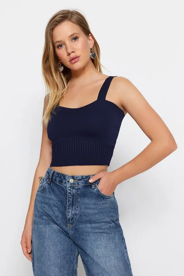Trendyol Trendyol Navy Blue Sweetheart Neck Crop Knit Blouse