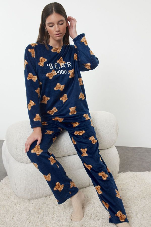 Trendyol Trendyol Navy Blue Teddy Bear and Slogan Embroidered Fleece Winter Knitted Pajamas Set