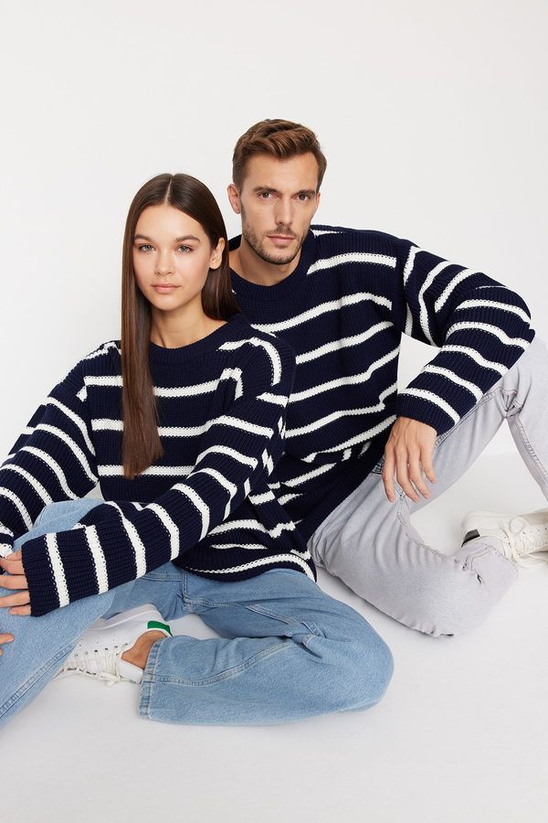 Trendyol Trendyol Navy Blue Unisex prevelika velikost se prilega široko prilegajočemu puloverju za pletenine s črtastim vratom posadke