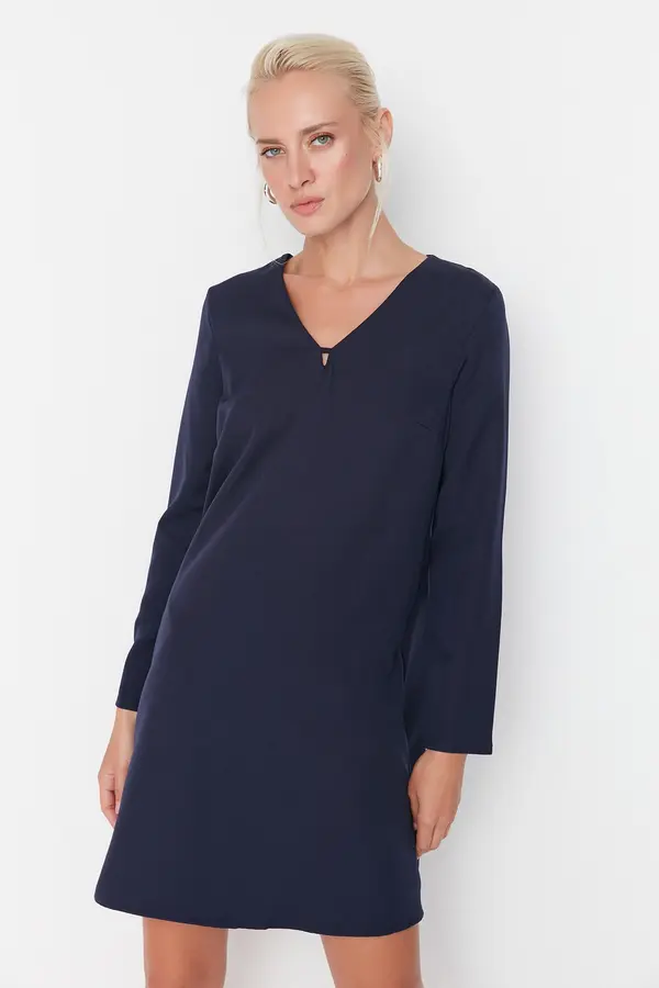Trendyol Trendyol Navy Blue V vratno tkana obleka